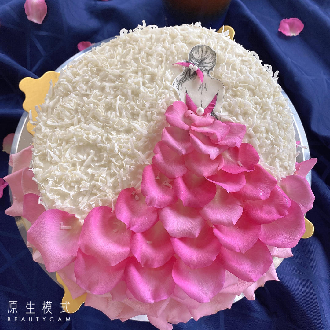 玫瑰花瓣生日蛋糕