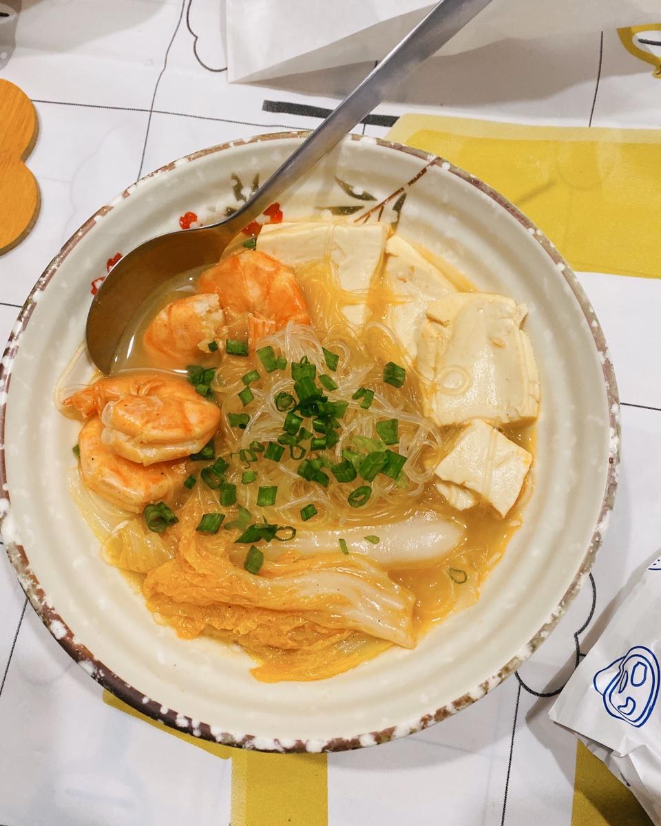 大虾白菜粉丝豆腐煲