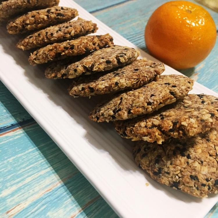 素食:有机燕麦芝麻大饼干