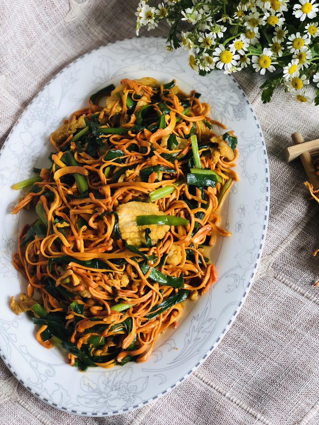 五花肉炒虫草花