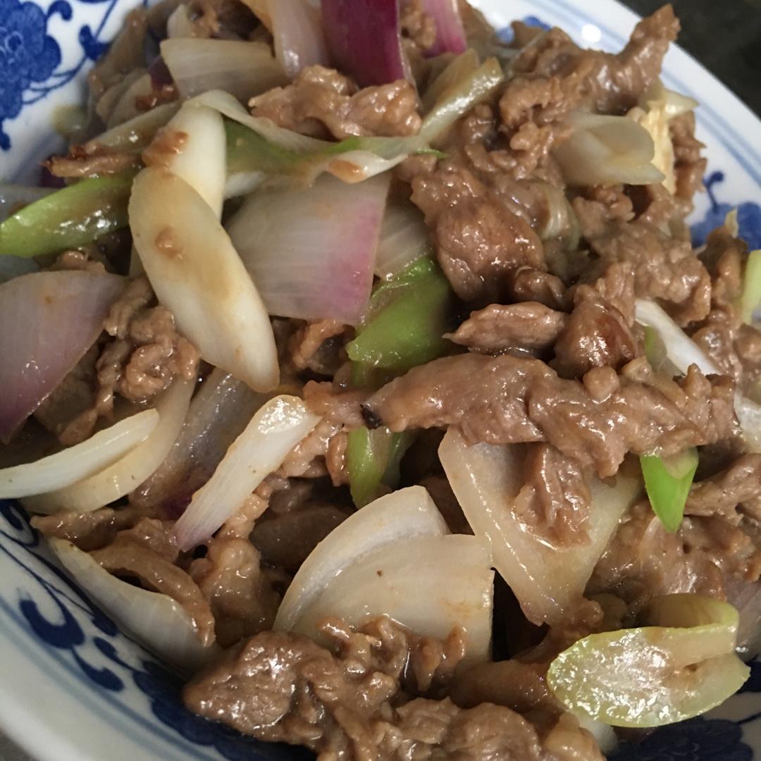 厨师长教你：“葱爆牛肉”的家常做法，葱香味浓郁先收藏起来