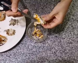 拆蟹、炒蟹粉、蟹粉拌面，一次解锁大闸蟹的终极吃法的做法 步骤4