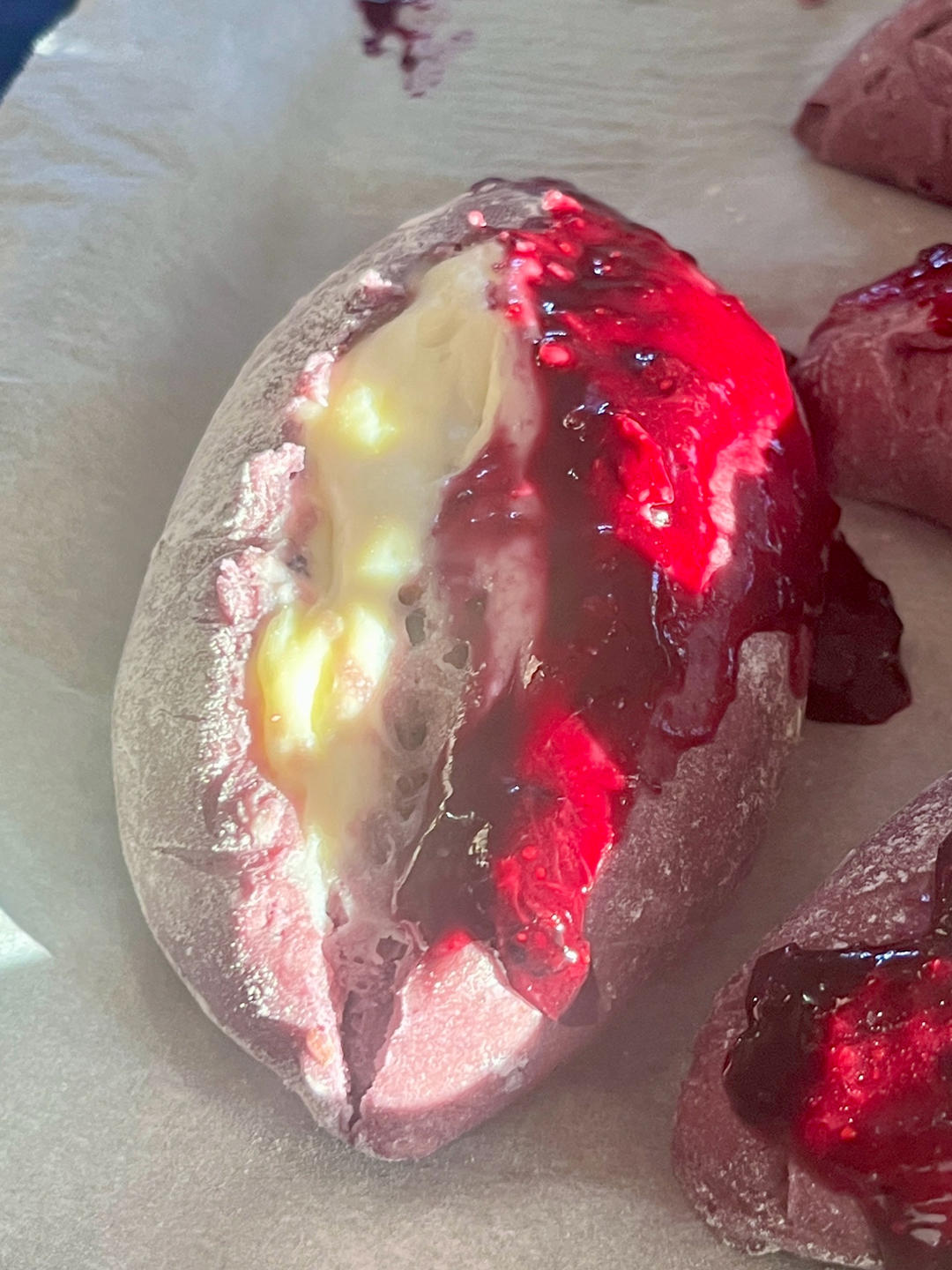 酸酸甜甜奶香浓郁的蓝莓乳酪软欧面包！