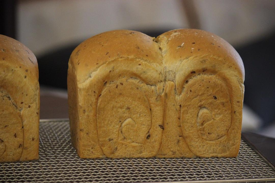 色与香同赋的玫瑰吐司