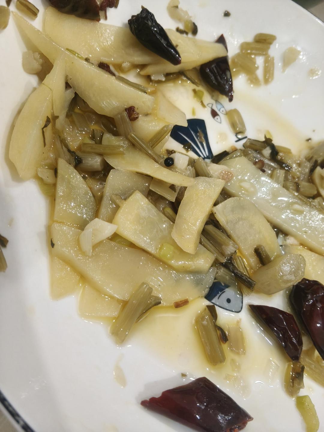 酸菜土豆片。的做法