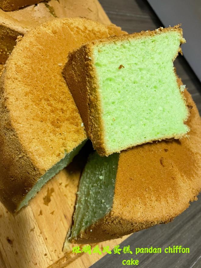 零失败松软湿润椰香斑斓戚风蛋糕 （详细解释）pandan chiffon cake的做法