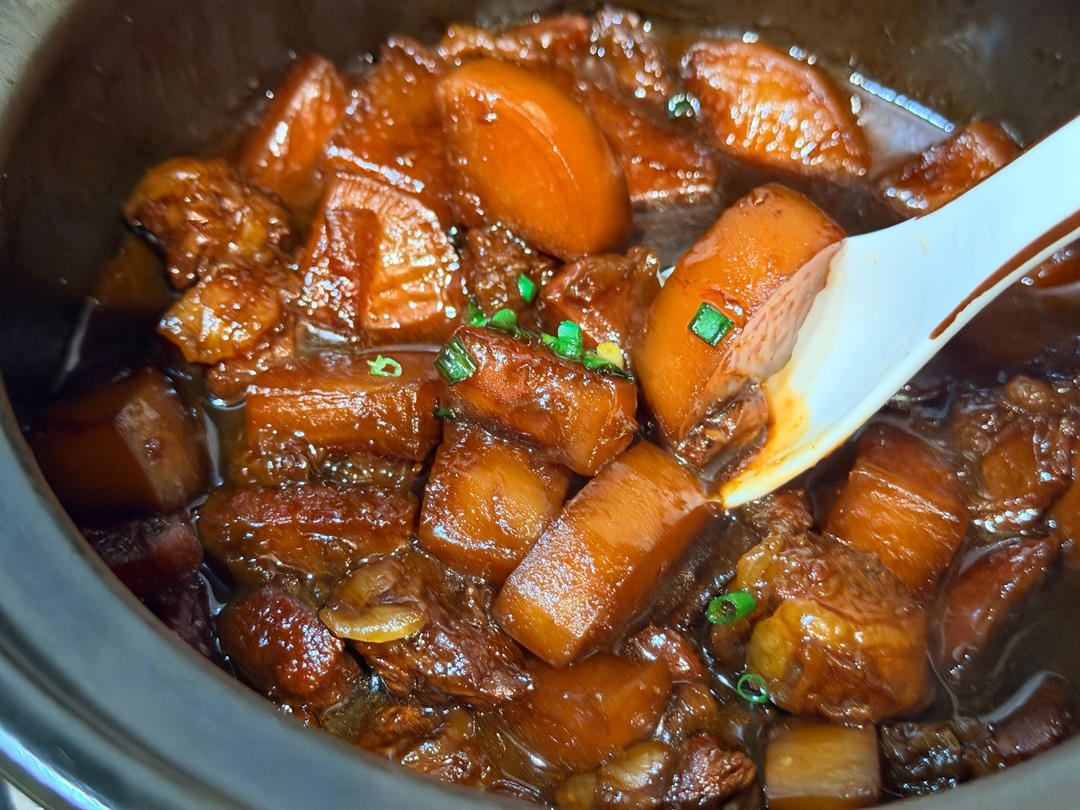 入口即化的广式萝卜牛腩煲