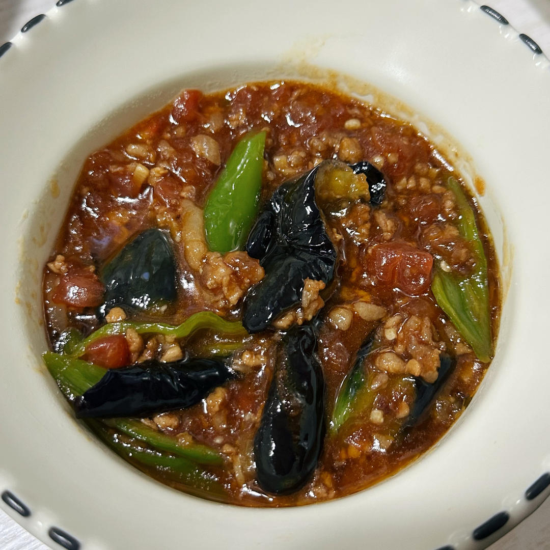 红烧茄子（佐西红柿尖椒）