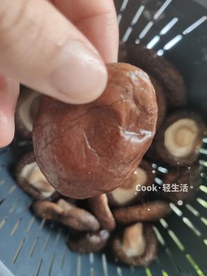 小美快速泡发香菇的做法 步骤4