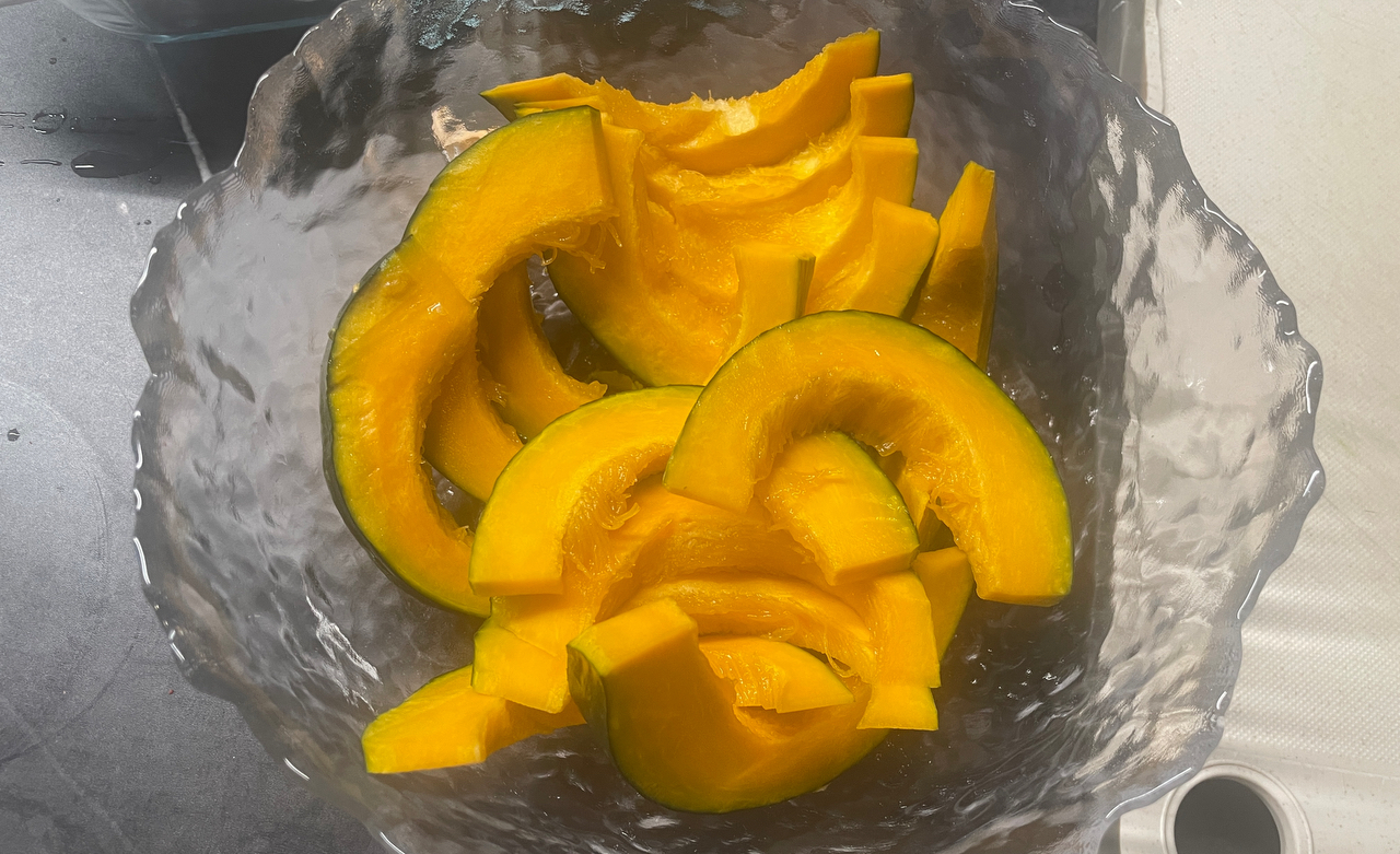 咸蛋黄焗南瓜的做法 步骤1