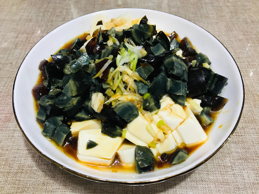 凉拌皮蛋豆腐