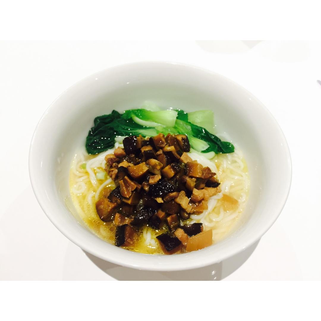 涵氧罐头jason做的香菇卤肉面