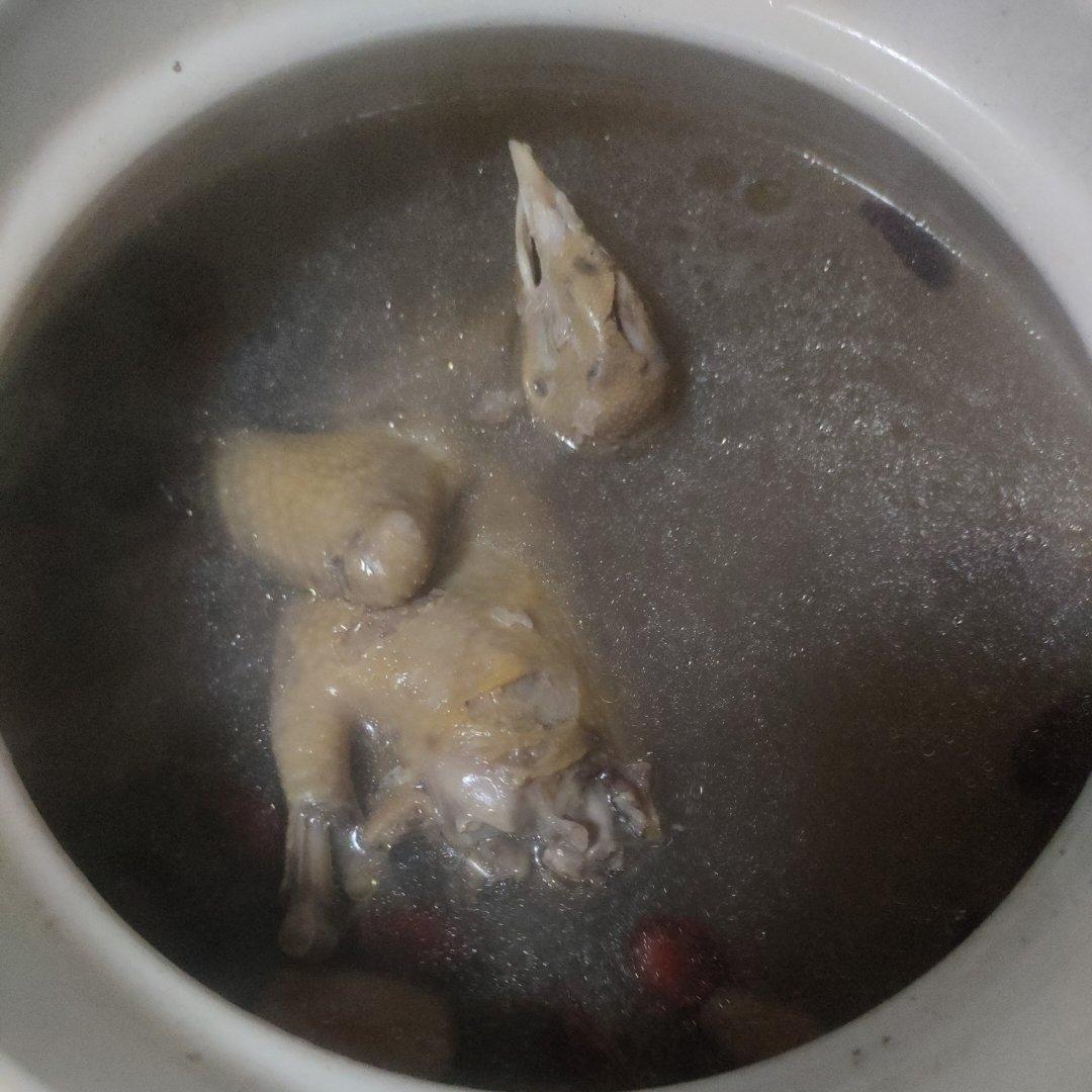 清炖鸽子汤（汤鲜肉嫩）