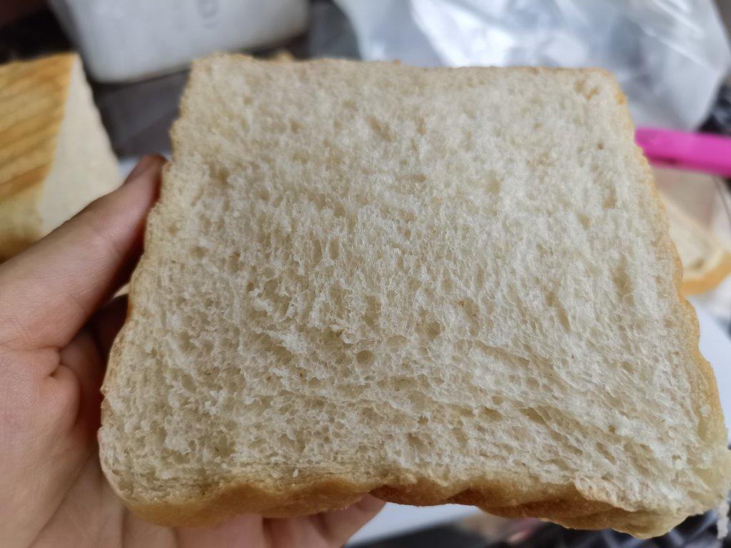 柔软的蜂蜜牛乳全麦吐司