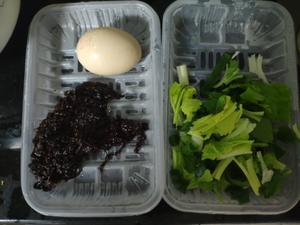 紫菜蛋花丸子汤的做法 步骤1