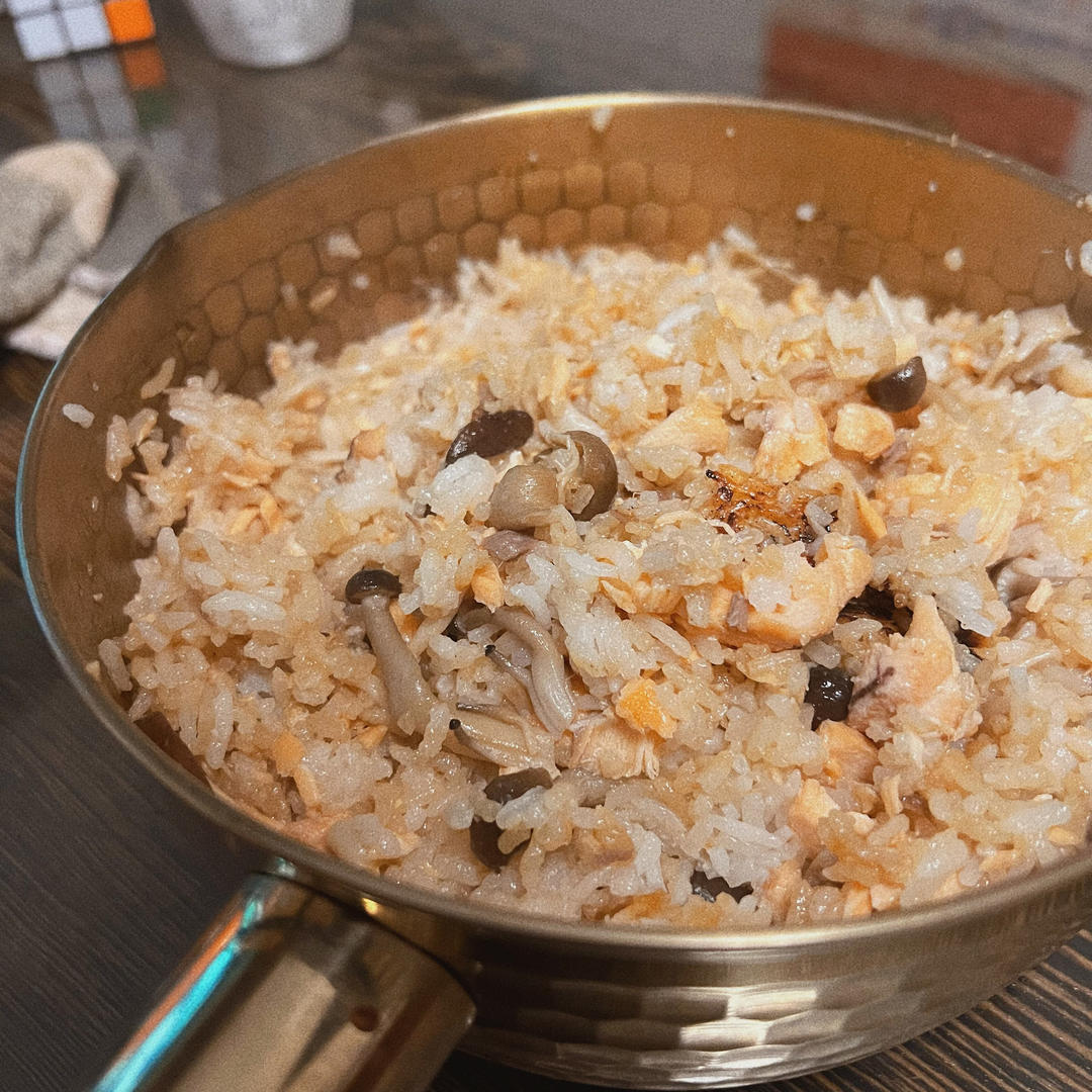 雪平锅料理之牛蒡三文鱼杂菇饭