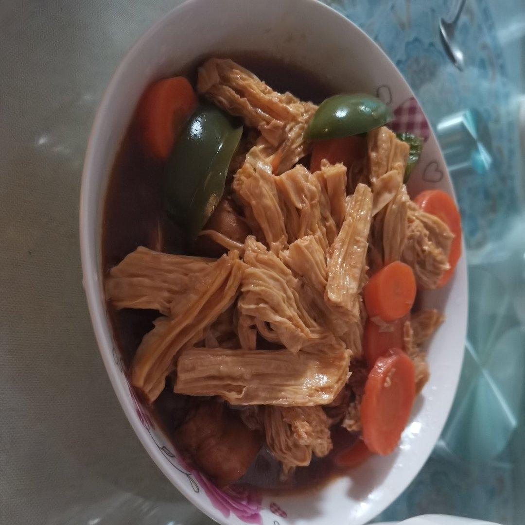 【分分钟搞定】肉片青椒炒腐竹