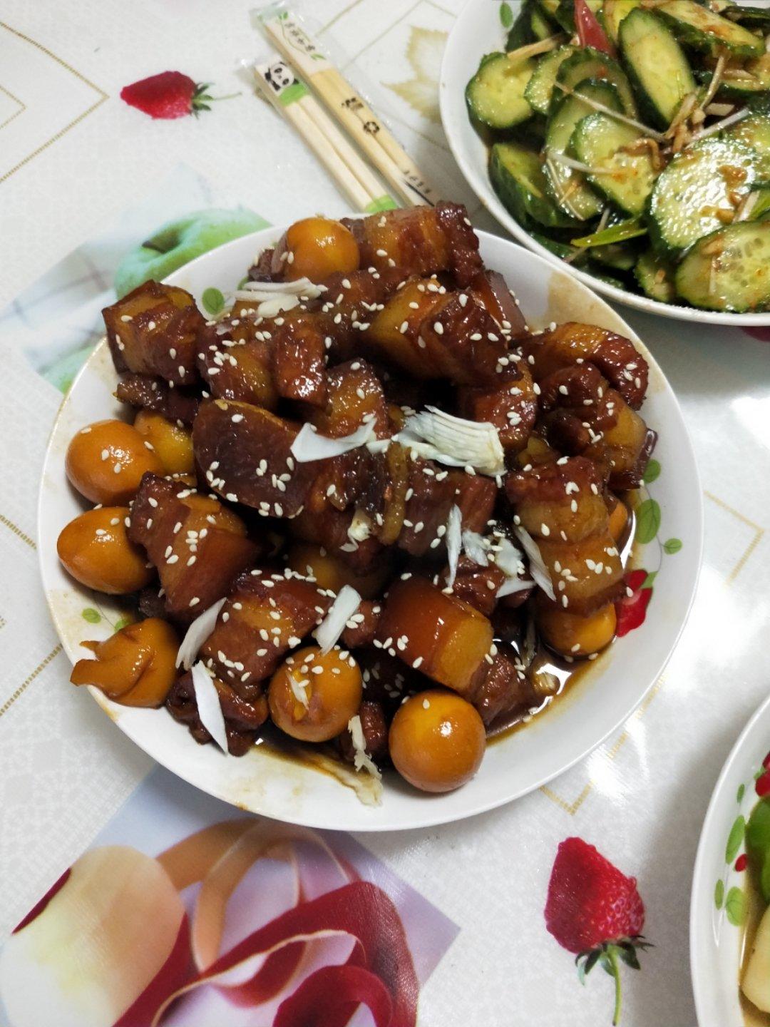 加了鹌鹑蛋后，这盘红烧肉，美味的逆天啦——鹌鹑蛋烧肉（孔瑶食谱）