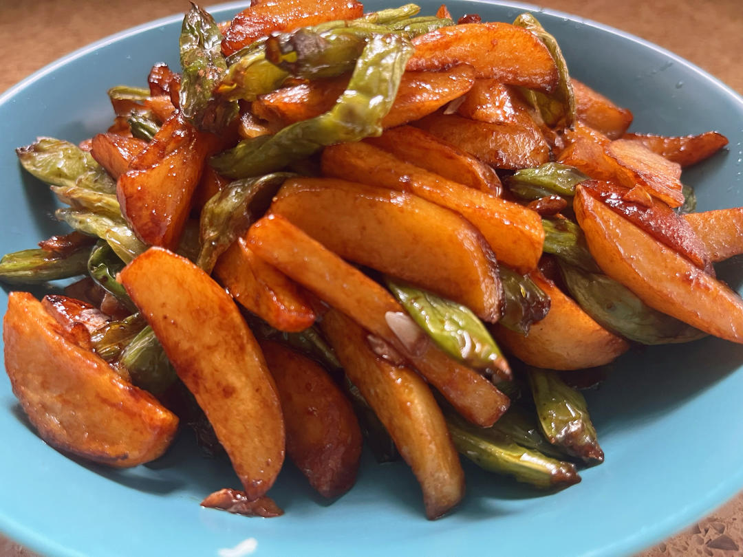 好吃到舔盘！酱烧土豆豆角