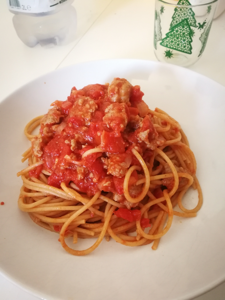 西红柿意面和香肠肉Pasta con Salsiccia