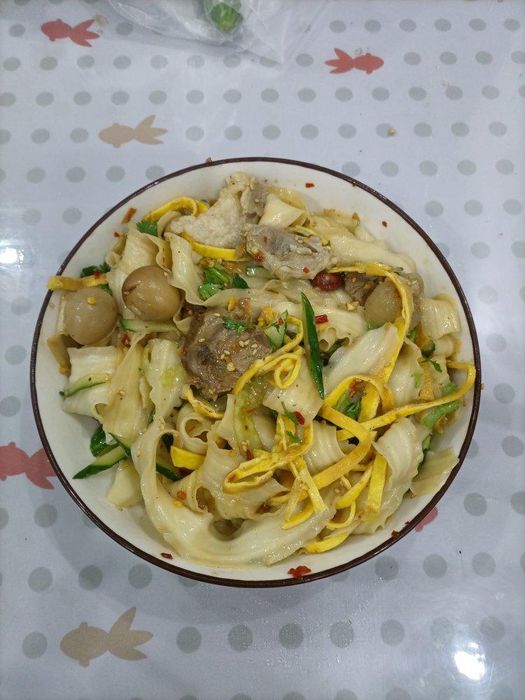 十分钟做好一盘开胃凉拌面～太好吃啦