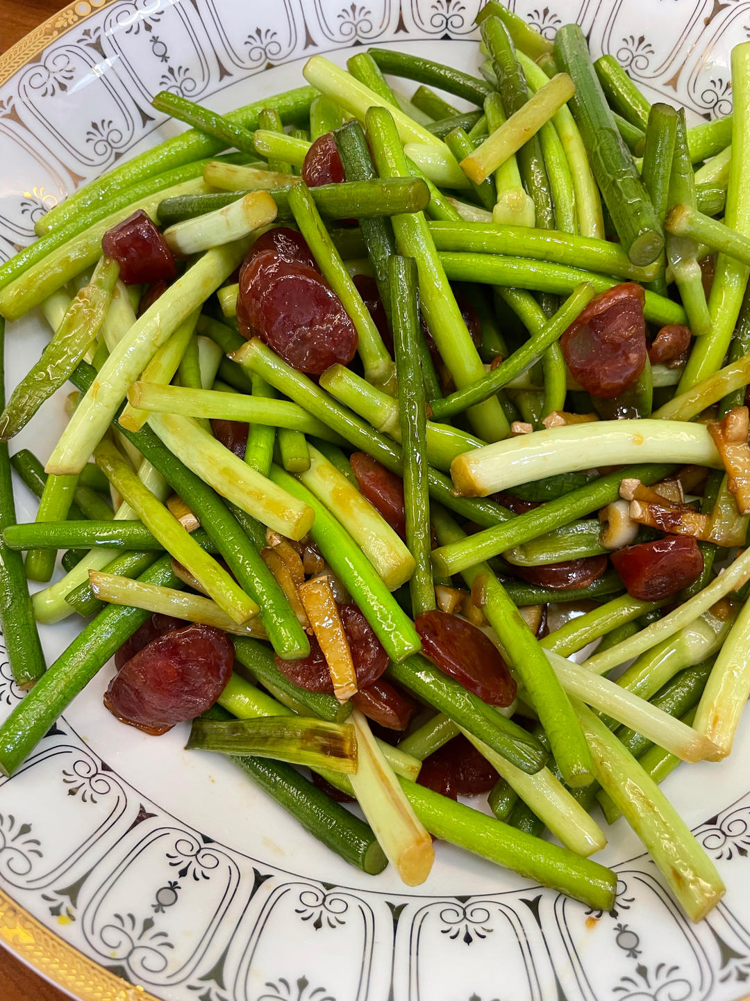 蒜苔炒腊肠两种方法（零基础）