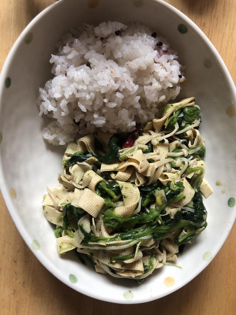 开胃爽口又营养的菠菜拌粉丝