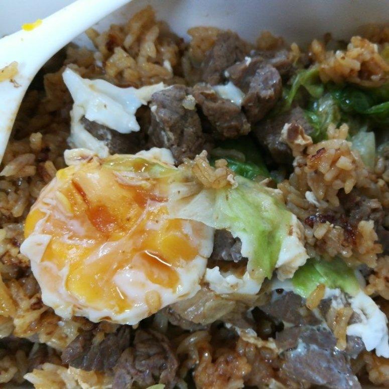 电饭锅牛肉窝蛋饭