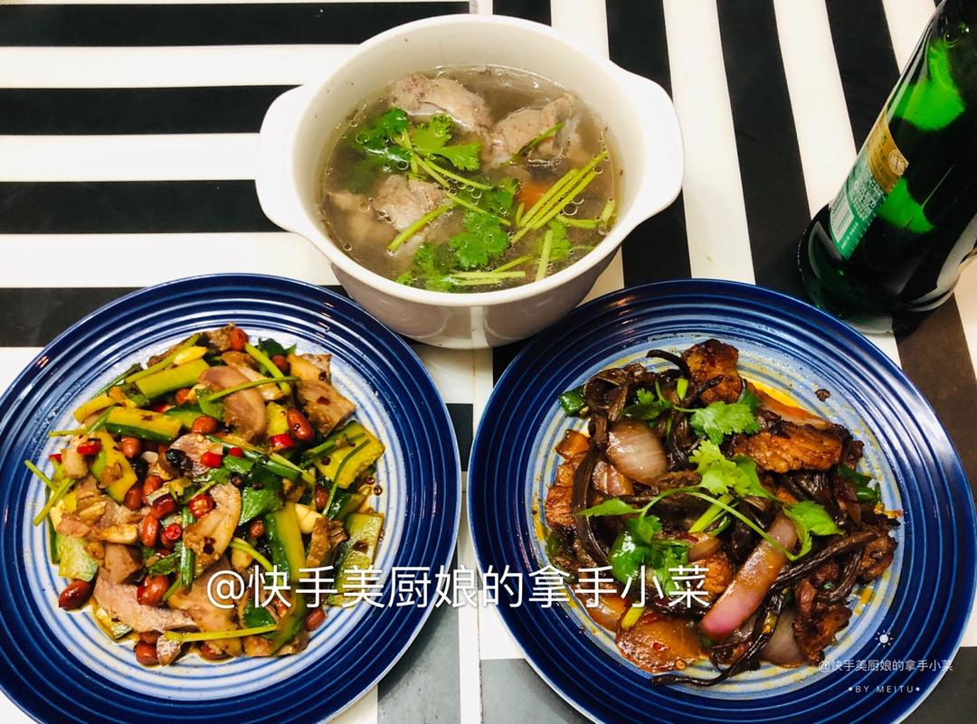 干锅茶树菇五花肉