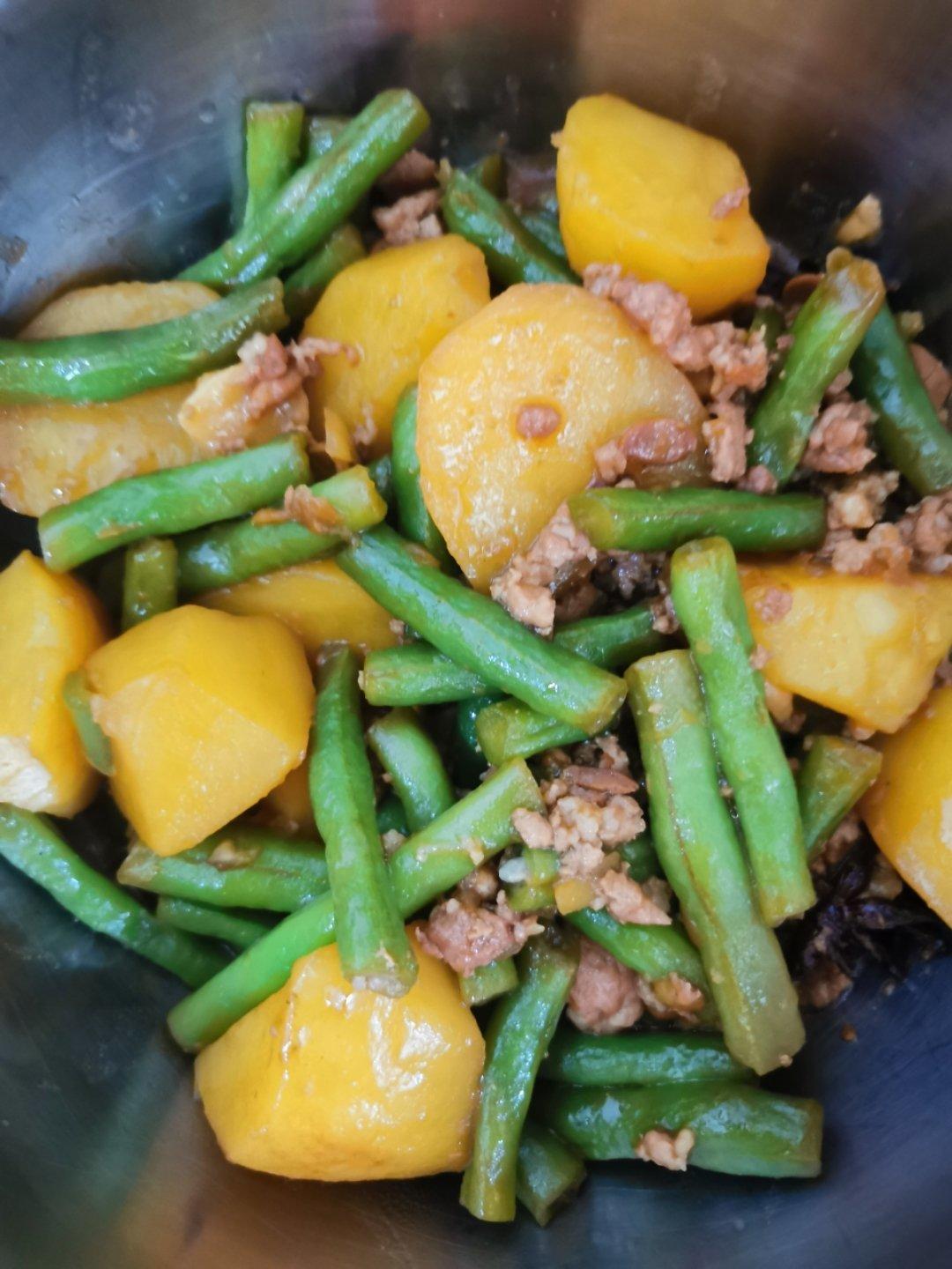 土豆焖豆角，小美的美食