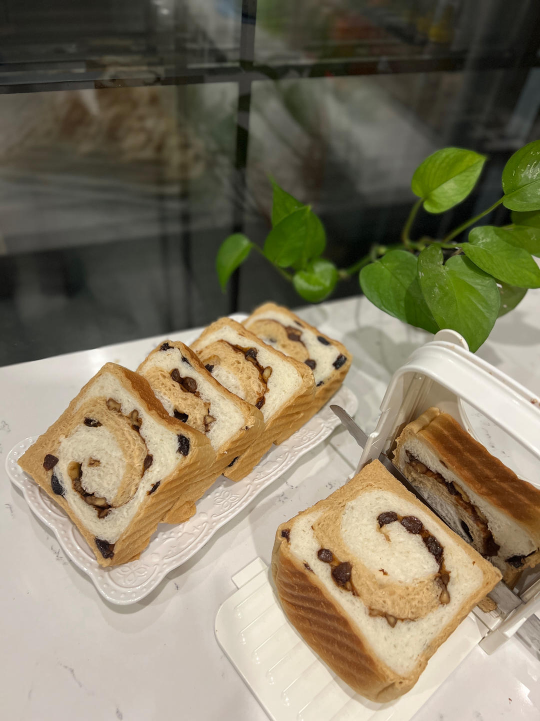 雙色牛奶核桃吐司