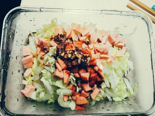 火腿肠拌白菜的做法