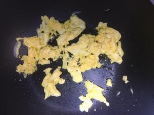 韭菜花炒鸡蛋的做法 步骤4