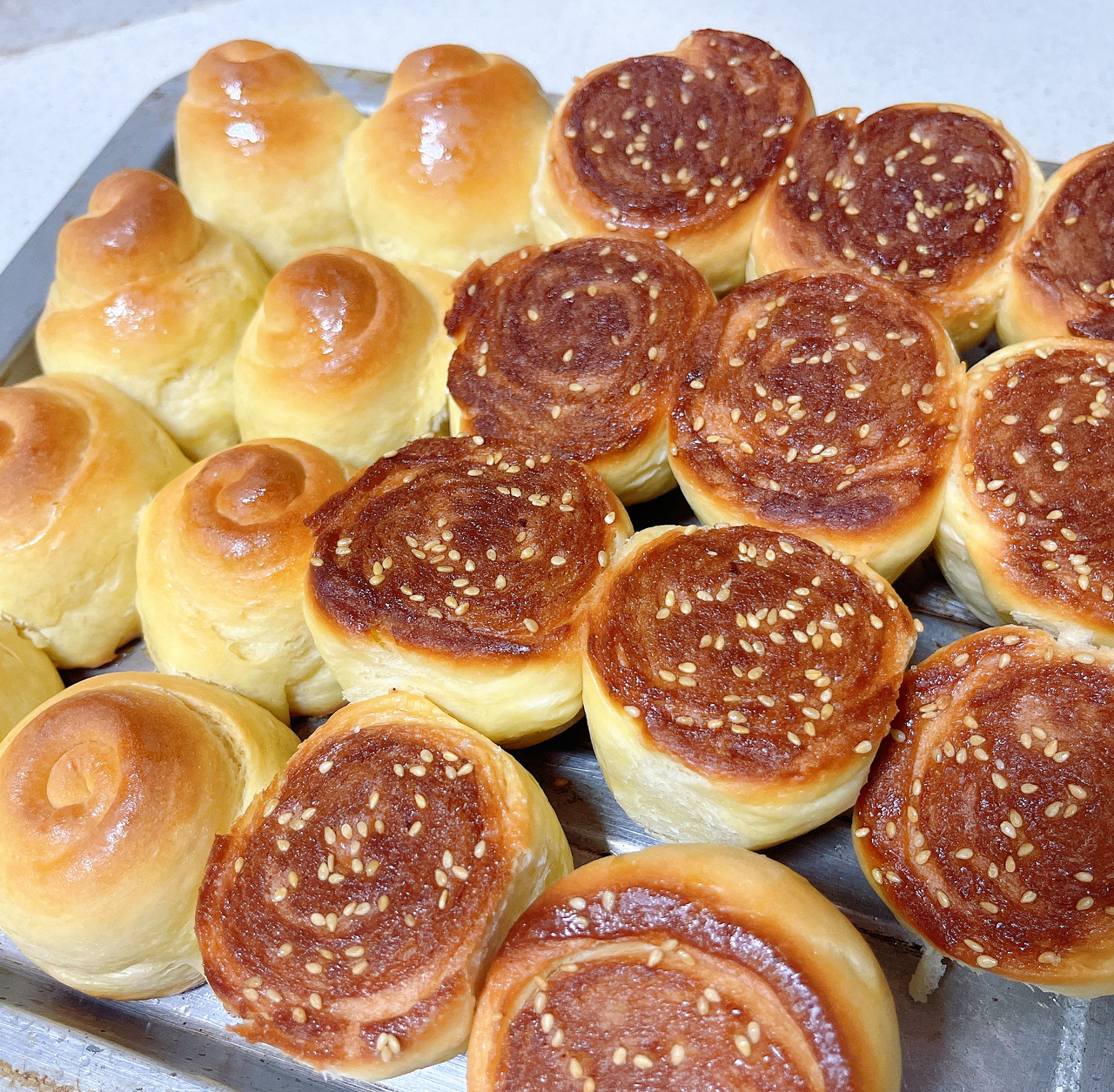 蜂蜜脆皮小面包—只是多加了一步，就让平凡无奇的面包惊艳起来
