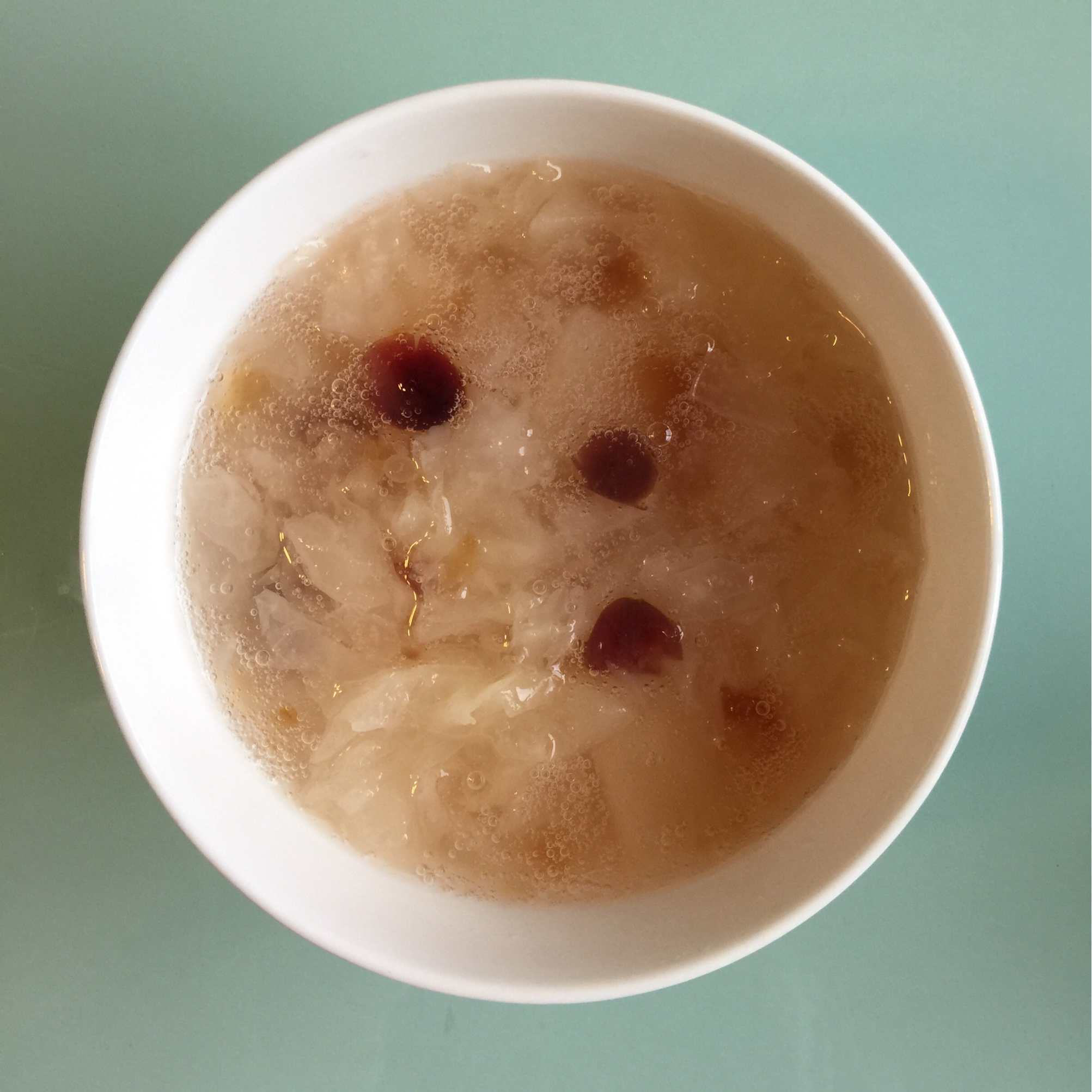蔓越莓桃胶银耳羹