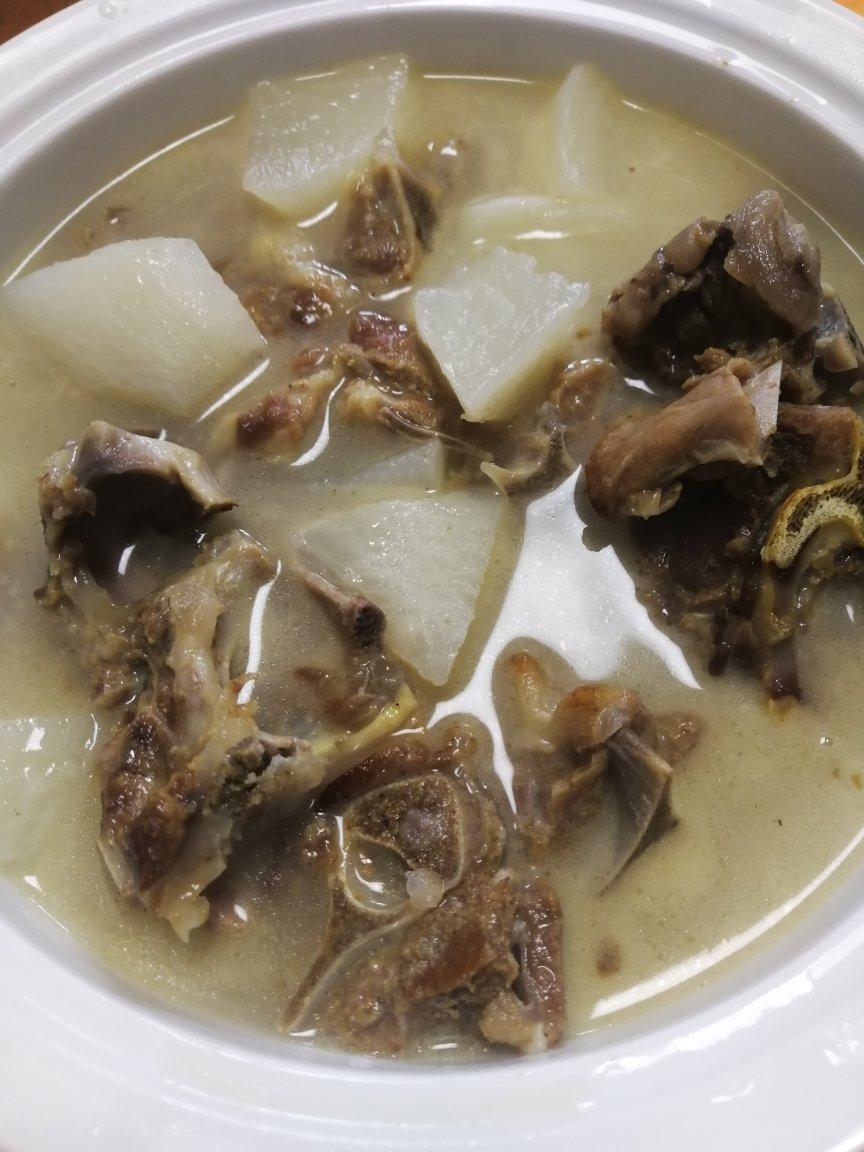 新鲜羊蝎子炖萝卜汤