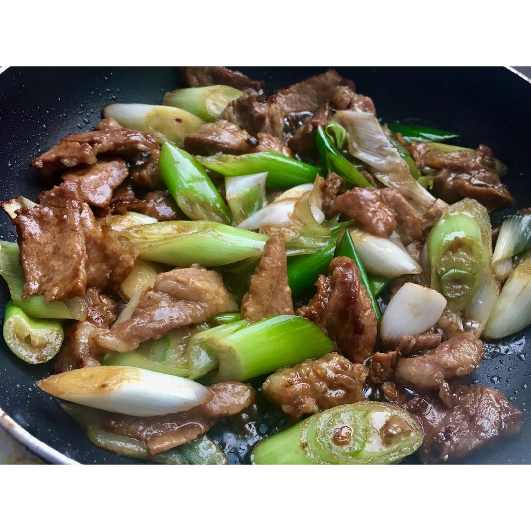 肥罗小小小做的大葱炒肉