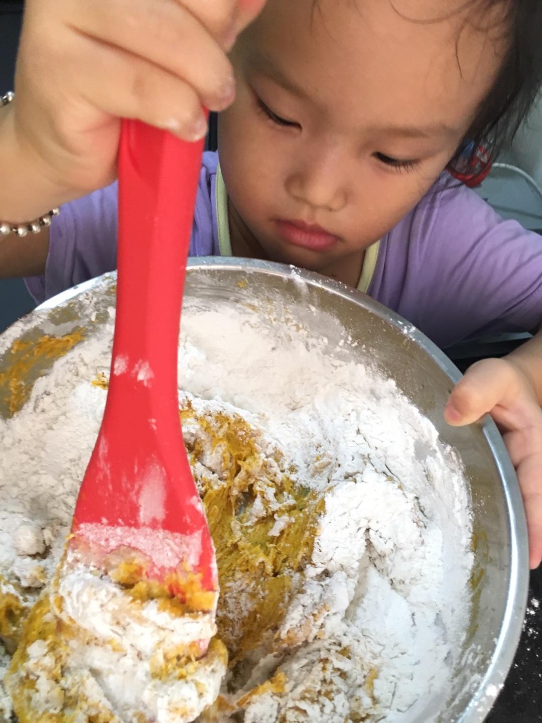 自制南瓜饼孩子吃最好！的做法 步骤3