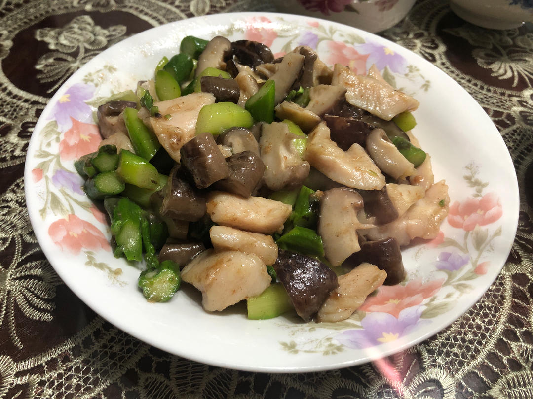 芦笋口蘑炒鸡胸肉丨春日减脂餐