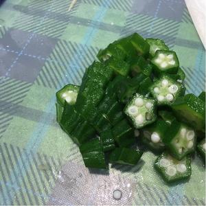 前菜—秋葵蒜丝凉香菇的做法 步骤5