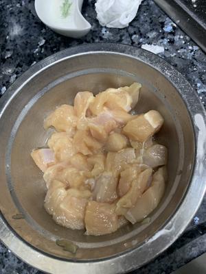 鸡肉海鲜玉米忌廉汤的做法 步骤3