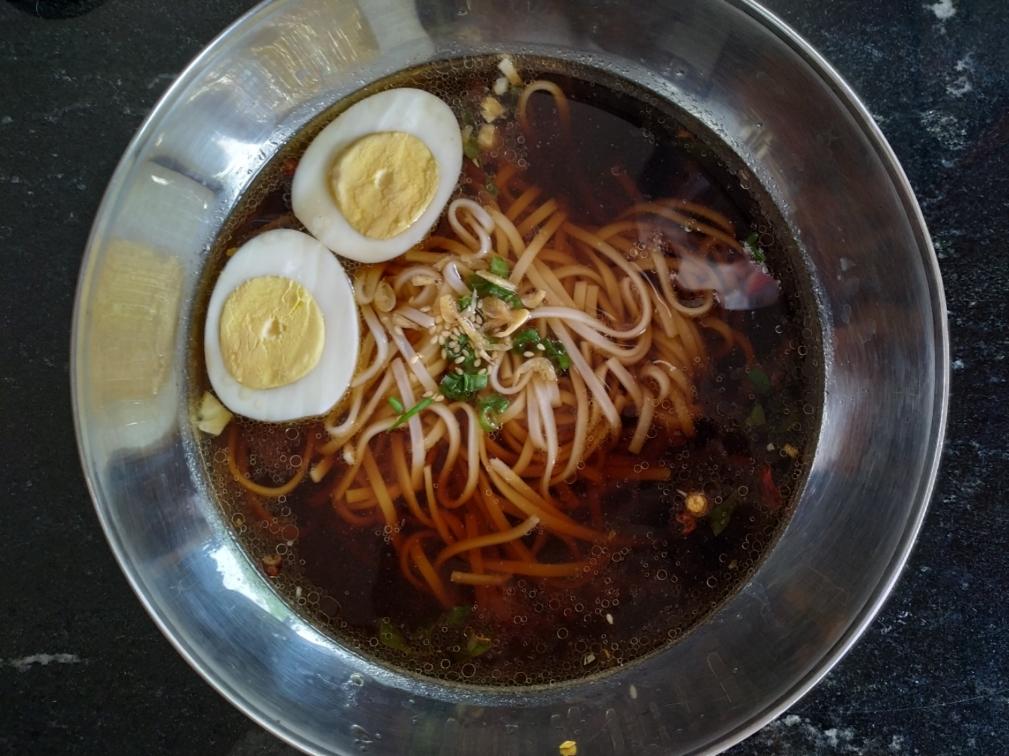 晨起一碗酸汤面，开启舒爽的一天的做法