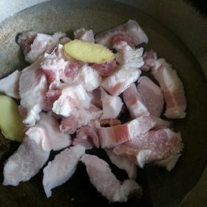 豇豆烧肉焖饭的做法 步骤2