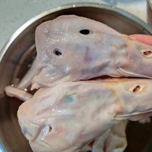 干锅辣鸭头–配菜随意的做法 步骤3