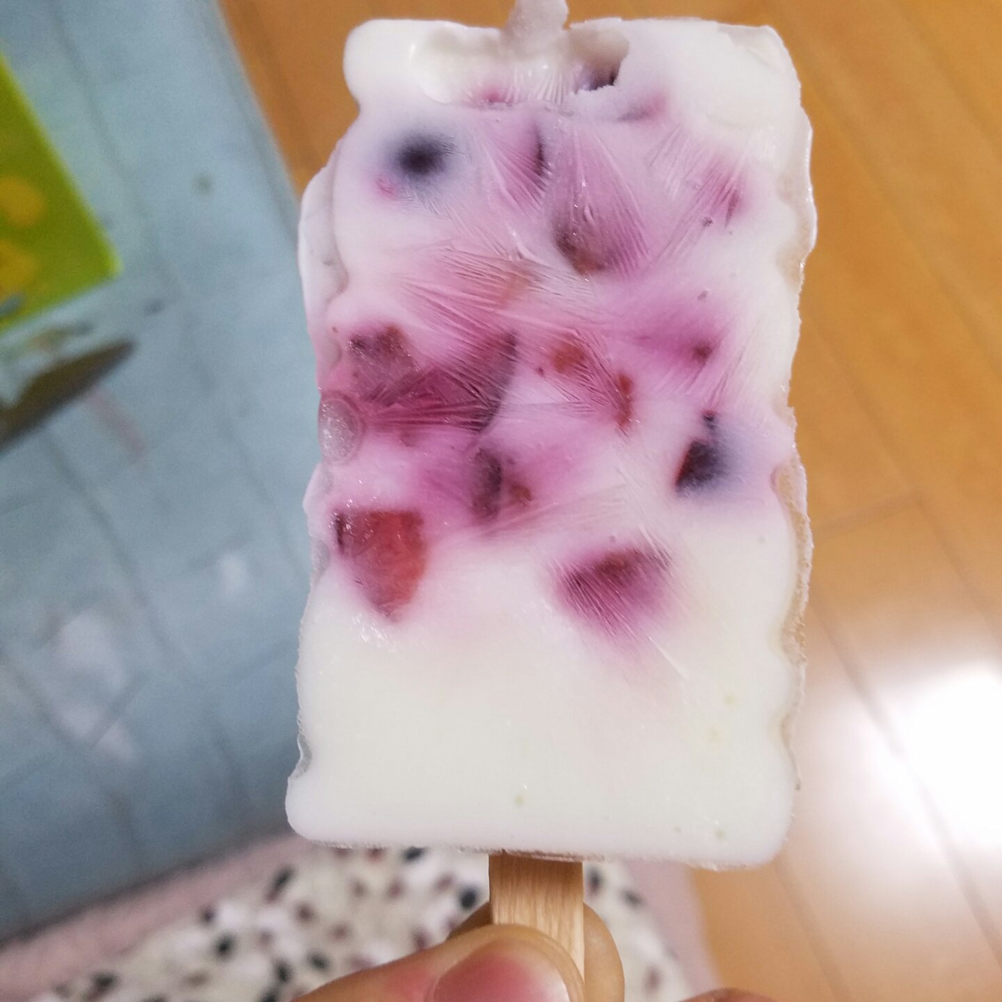 草莓牛奶冰棍