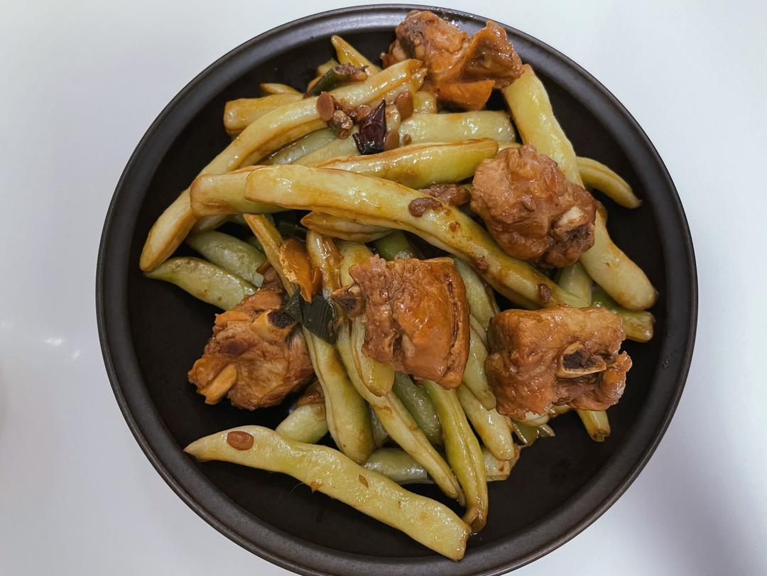 东北排骨炖豆角的做法