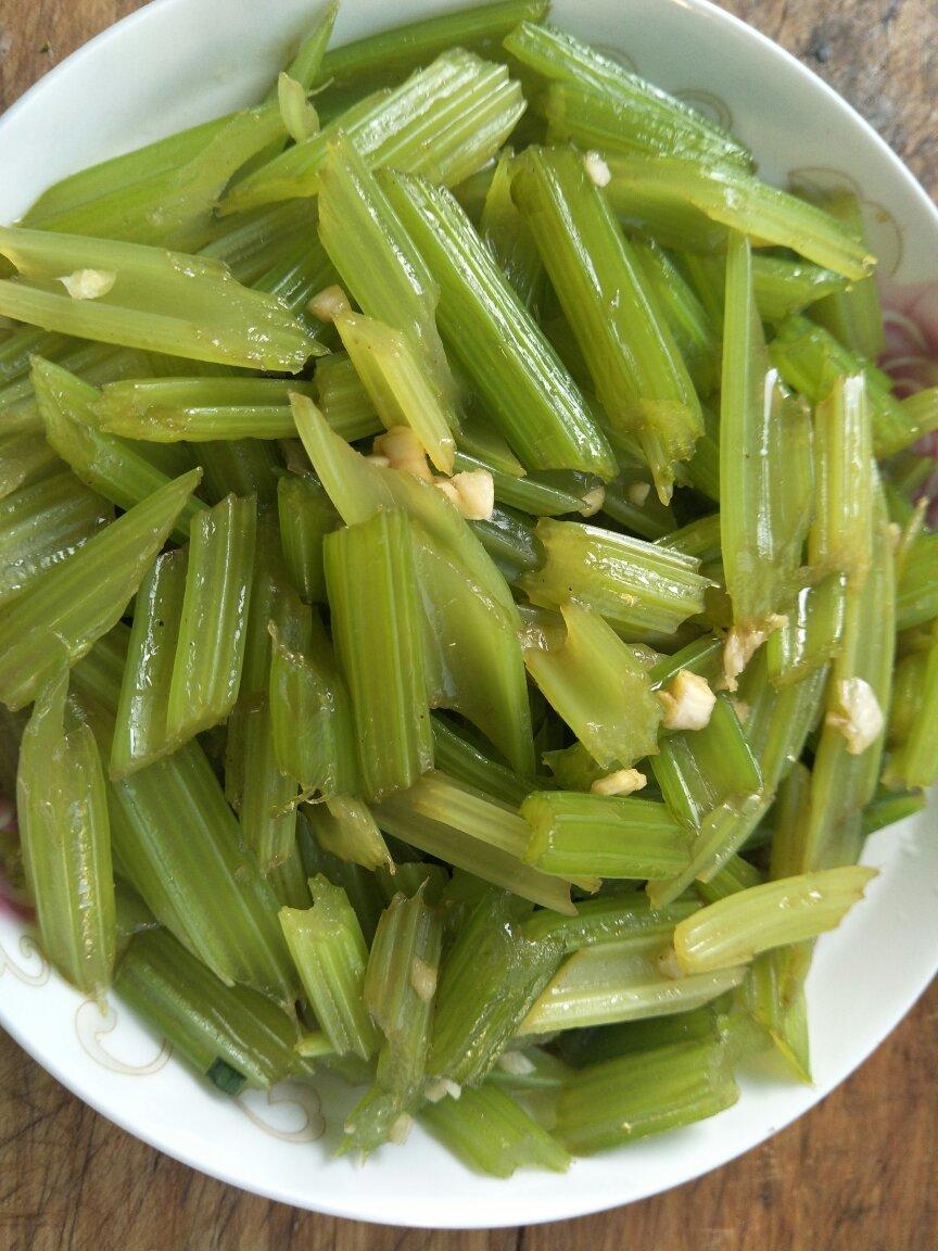 分享作品 晚餐2018年3月26日 #晚餐2018年3月26日#凉拌胡芹