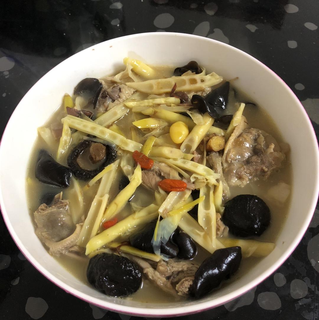 竹笋鸭煲