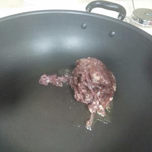 姜丝牛肉炒莴笋的做法 步骤3