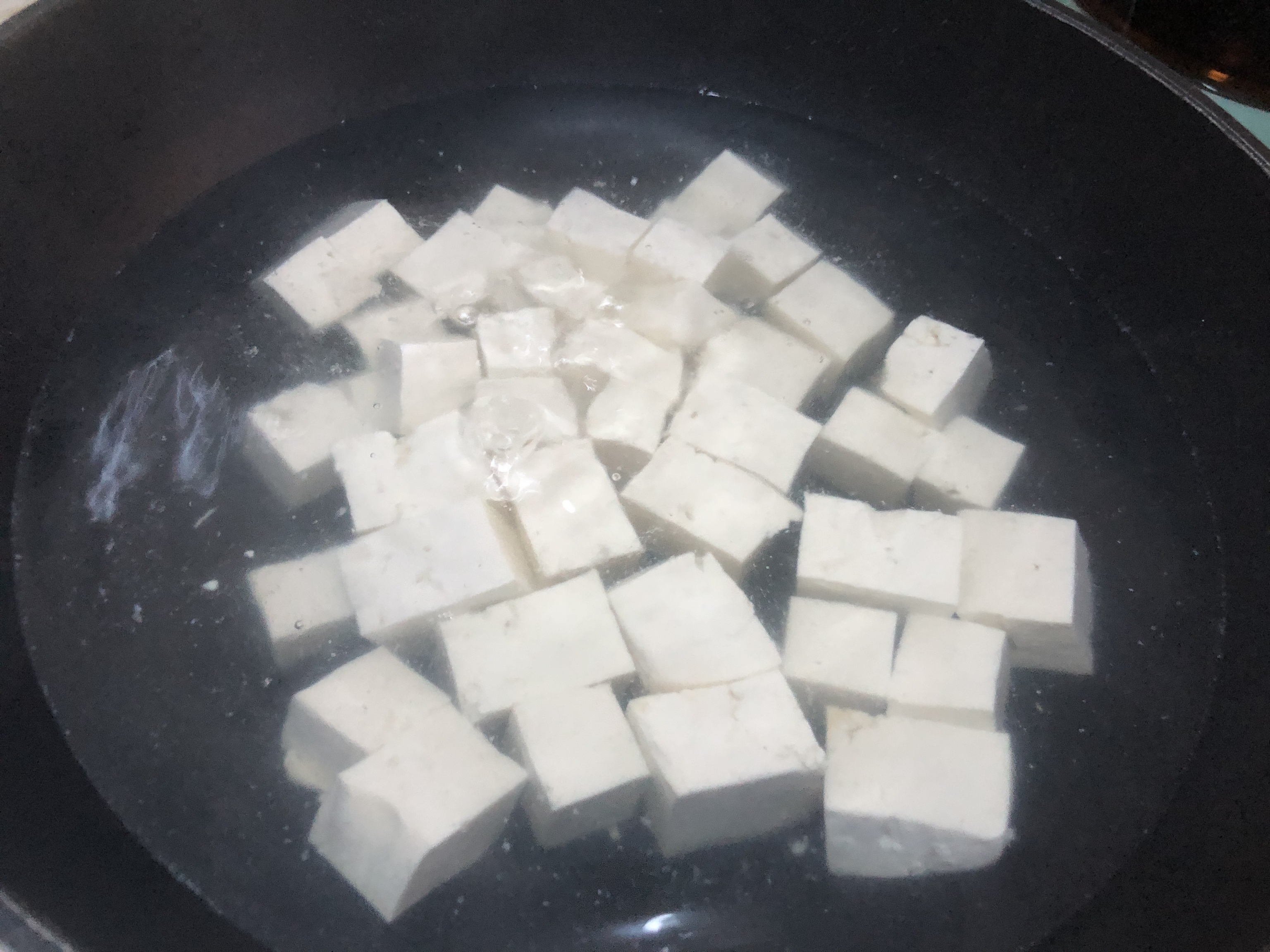 为什么每次你做的豆腐都不入味？？？看完你就知道了！！！超级下饭的麻婆豆腐连汤汁都要泡饭的做法 步骤3